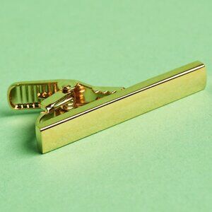 NWOT Culture Carton Gold Tie Clip
